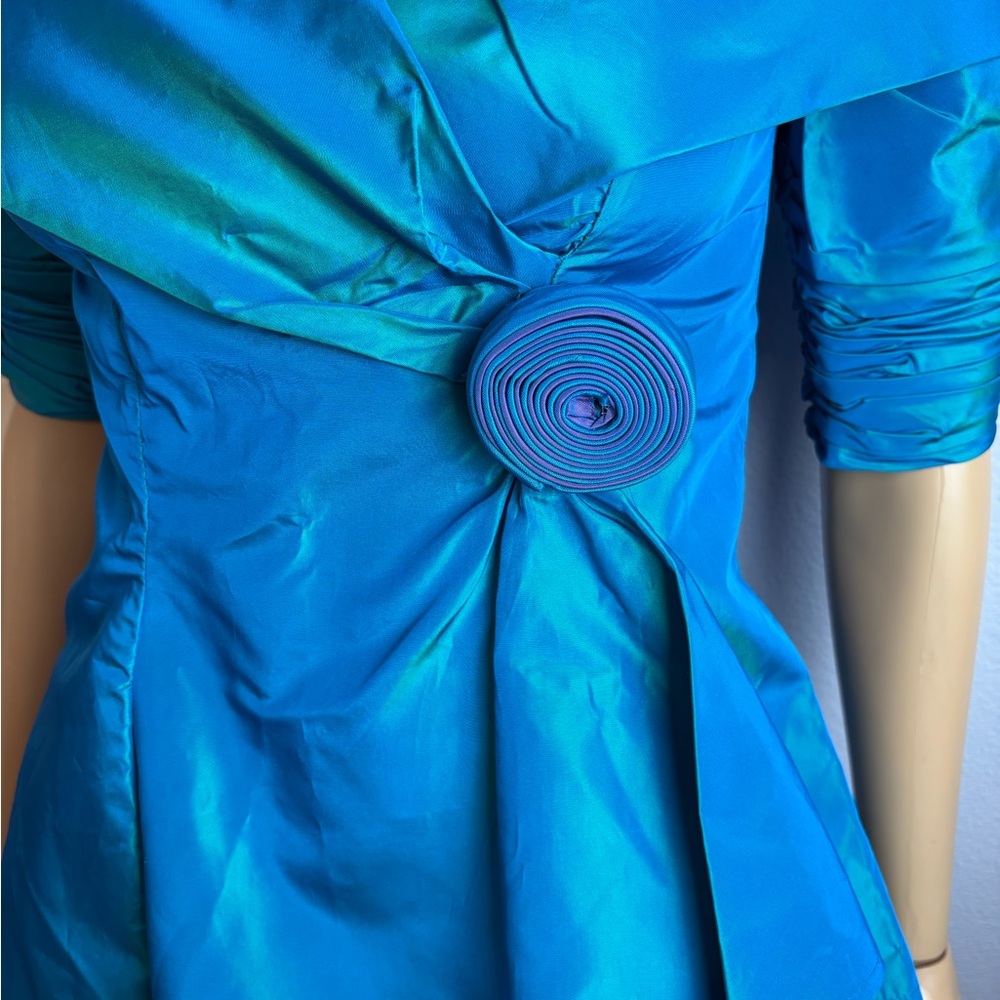 Dramatic Statement Shoulder Elegant Off-Shoulder … - image 7